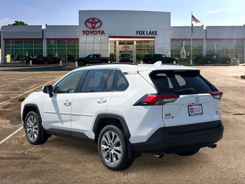 Used 2020 Toyota RAV4 XLE Premium AWD/4WD image 3