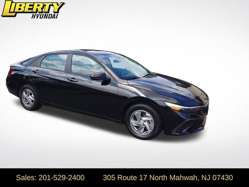 Certified 2024 Hyundai Elantra SE FWD image 1