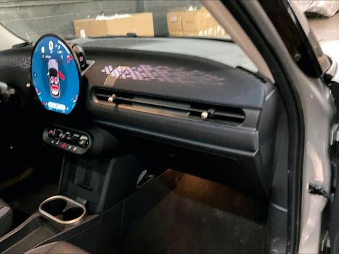 Certified 2025 MINI Cooper 4-Door Hardtop image 18