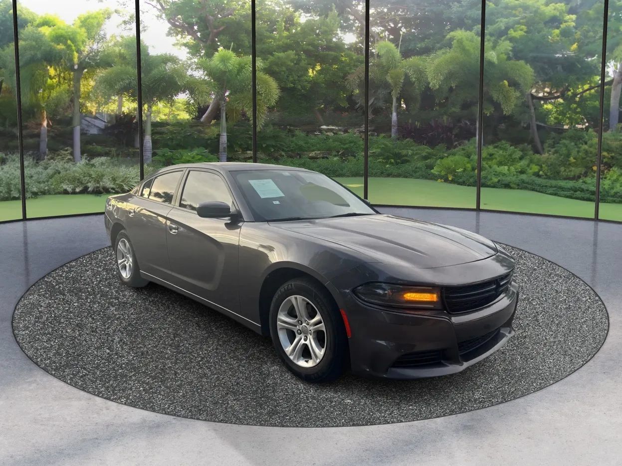 Used 2022 Dodge Charger SXT RWD image 3