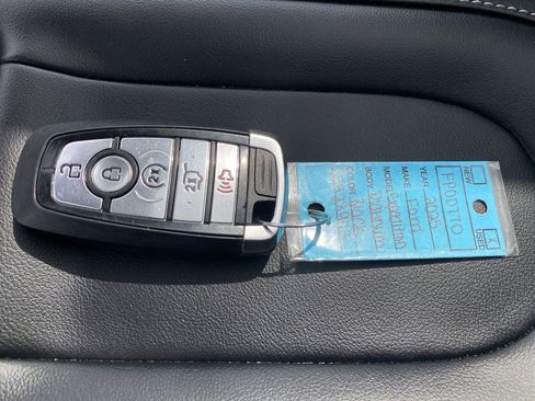 Used 2025 Ford Expedition Platinum AWD/4WD image 22