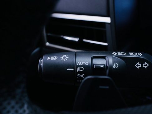 Used 2023 Mitsubishi Outlander SE image 8