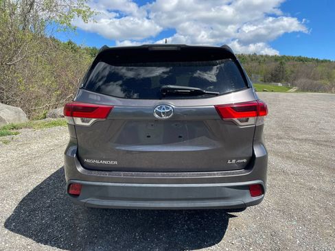 Used 2017 Toyota Highlander Plus AWD/4WD image 4