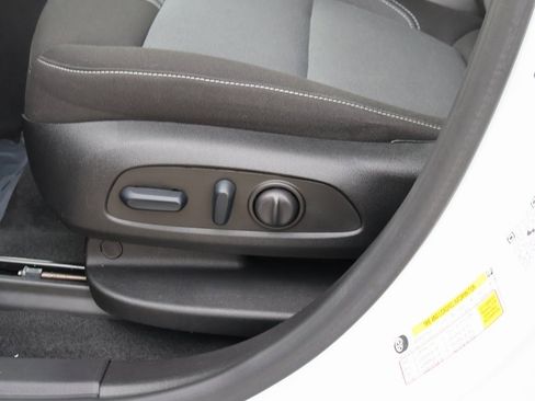 Used 2025 Chevrolet Blazer LT image 23