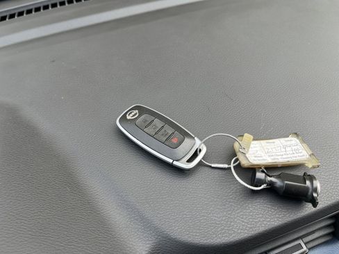 Used 2025 Nissan Versa SV image 20