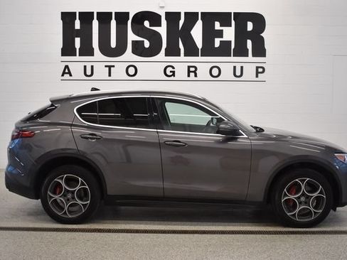 Used 2018 Alfa Romeo Stelvio Ti AWD/4WD image 2