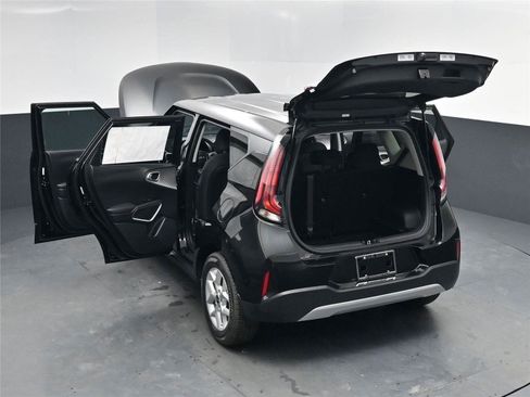 New 2025 Kia Soul LX image 28