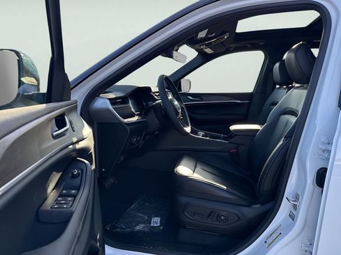 New 2025 Jeep Grand Cherokee Limited w/ Trailer Tow Package image 22