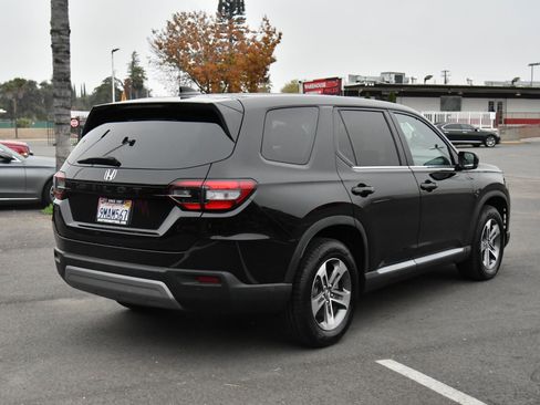 Used 2025 Honda Pilot EX-L image 8