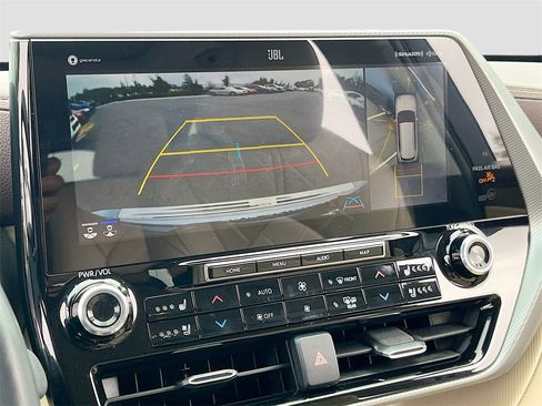 Used 2020 Toyota Highlander Platinum image 14
