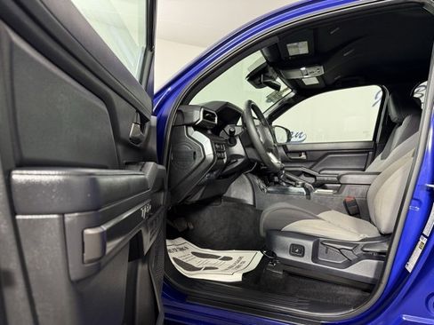 Used 2025 Toyota Tacoma TRD Off-Road image 12