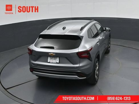 Used 2025 Chevrolet Trax LT w/ LT Convenience Package FWD image 43