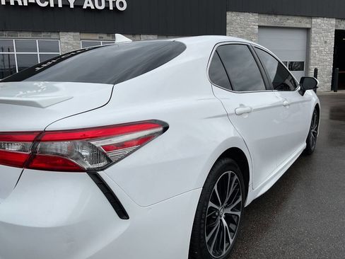 Used 2019 Toyota Camry SE FWD image 8
