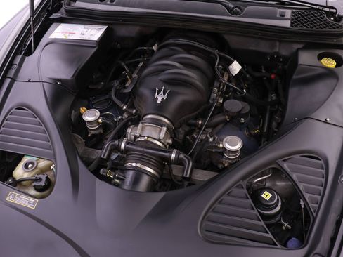 Used 2010 Maserati Quattroporte image 24