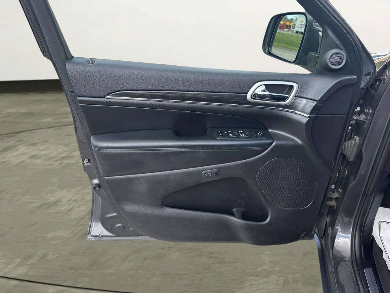 Used 2019 Jeep Grand Cherokee Limited AWD/4WD image 10