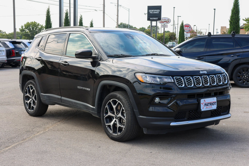 Used 2025 Jeep Compass Limited AWD/4WD image 1