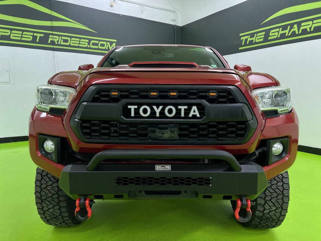 Used 2018 Toyota Tacoma TRD Sport AWD/4WD image 3