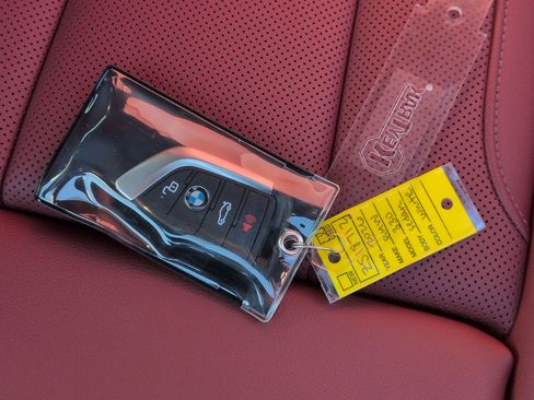 Certified 2025 BMW 330i Sedan w/ M Sport Package image 36