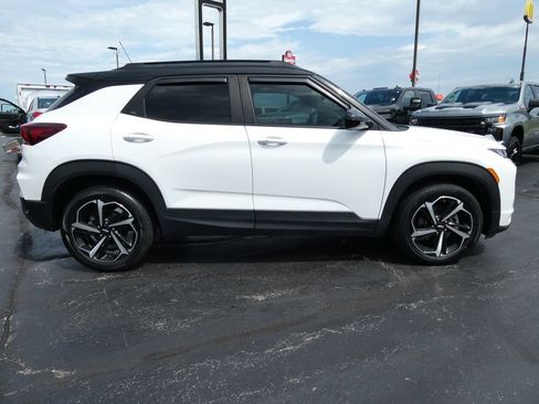 Used 2022 Chevrolet TrailBlazer RS w/ Sun and Liftgate Package FWD image 4