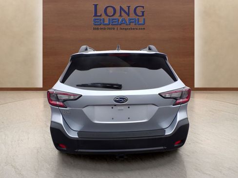 Used 2023 Subaru Outback Premium image 11