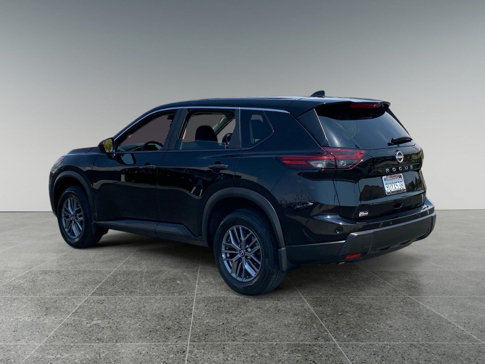 Used 2025 Nissan Rogue S FWD image 3