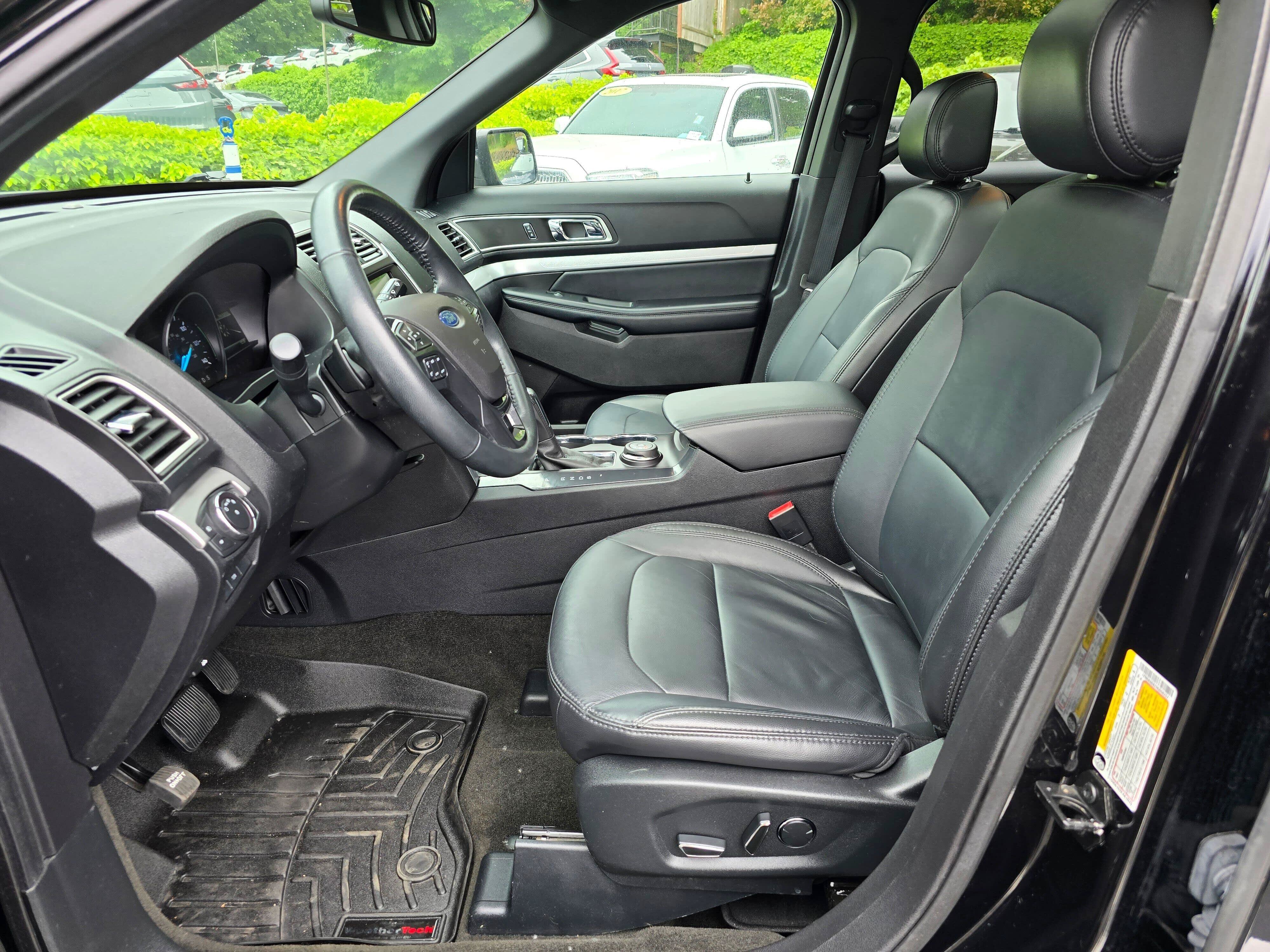 Used 2017 Ford Explorer XLT w/ Equipment Group 202A AWD/4WD image 22