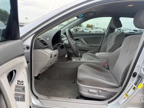 Used 2011 Toyota Camry LE FWD image 17