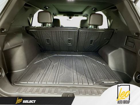 Used 2022 Chevrolet Equinox RS w/ RS Leather Package FWD image 27