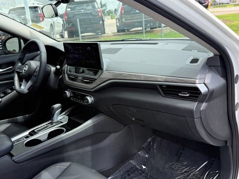 Used 2025 Nissan Altima 2.5 SL FWD image 16
