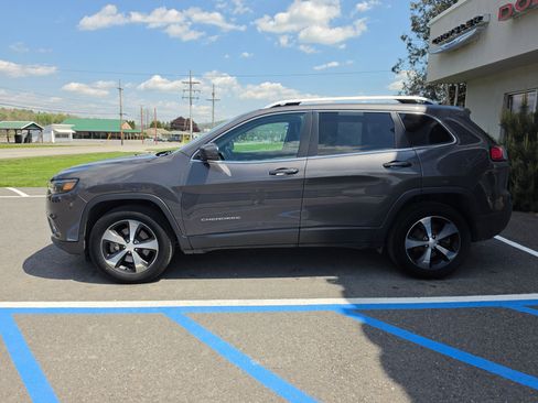 Used 2019 Jeep Cherokee Limited w/ Luxury Group AWD/4WD image 7