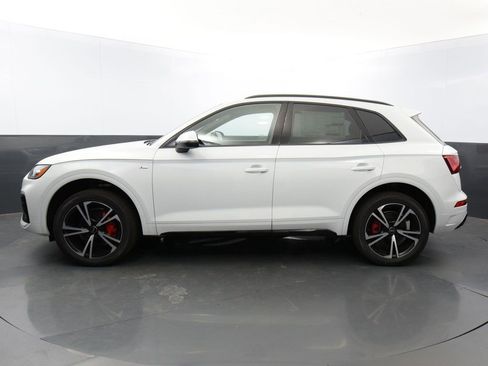 Certified 2025 Audi Q5 2.0T Premium Plus w/ Premium Plus Package image 2