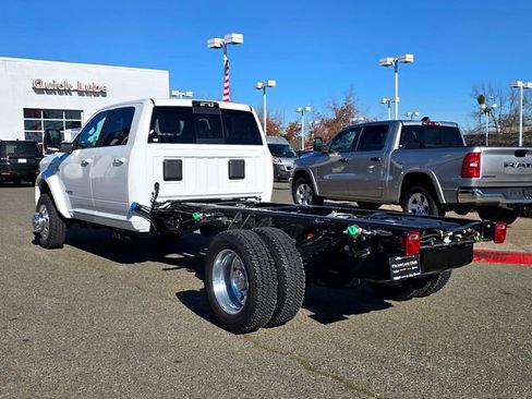 New 2026 RAM 5500 4x4 Crew Cab w/ Laramie Trim Package image 4