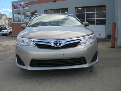 Used 2014 Toyota Camry LE image 3