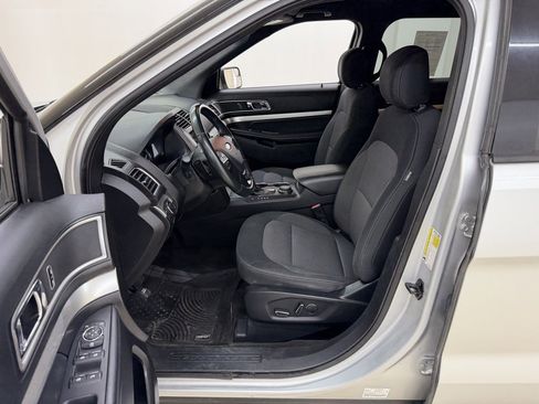 Used 2017 Ford Explorer XLT w/ Equipment Group 201A image 22