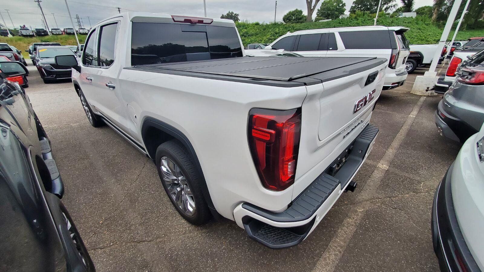 Used 2024 GMC Sierra 1500 Denali w/ Denali Reserve Package AWD/4WD image 8