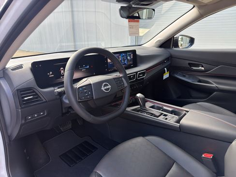 New 2026 Nissan Sentra SR FWD image 11