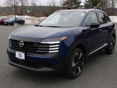 New 2026 Nissan Kicks SR w/ Cold Weather Package image 4