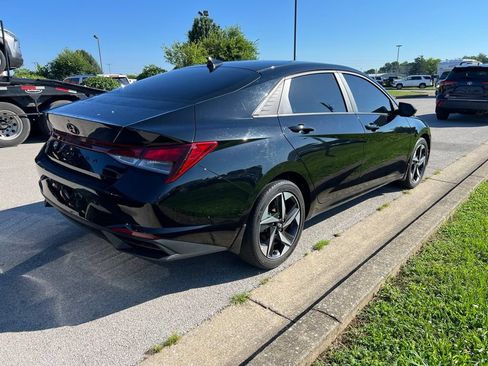 Used 2023 Hyundai Elantra SEL w/ Convenience Package FWD image 3