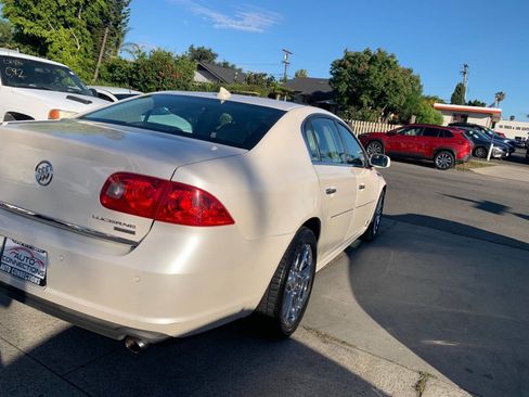 Used 2011 Buick Lucerne Super image 4