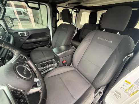 Used 2018 Jeep Wrangler Unlimited Sahara AWD/4WD image 5