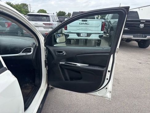 Used 2019 Dodge Journey SE FWD image 24