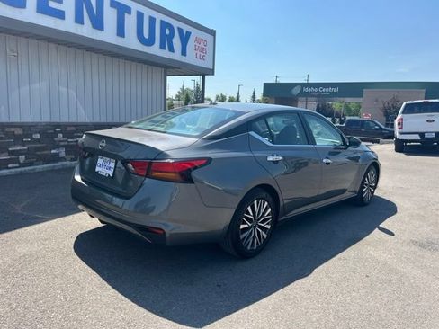 Used 2025 Nissan Altima 2.5 SV FWD image 11