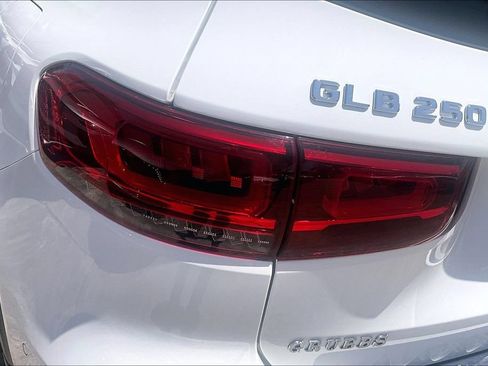 Used 2020 Mercedes-Benz GLB 250 image 40