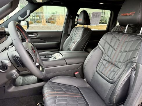 Used 2025 Nissan Armada PRO-4X w/ Pro-4X Premium Package image 10