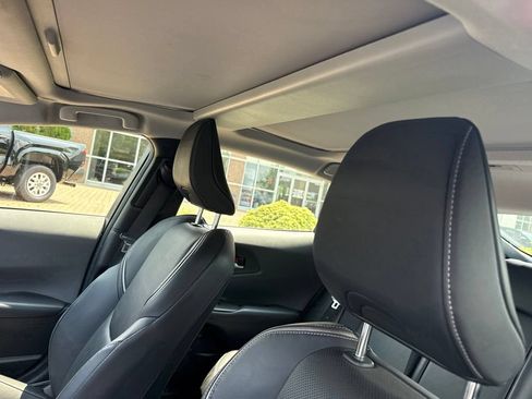 Used 2023 Toyota Prius XLE FWD image 7