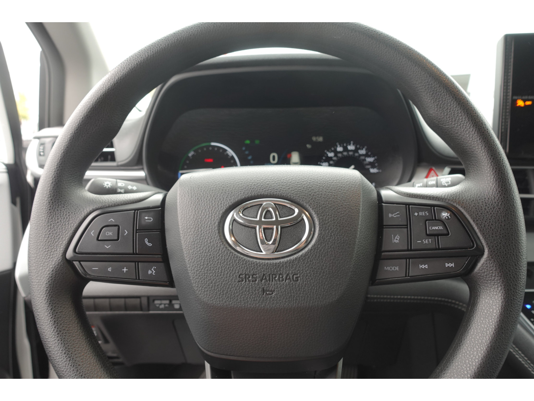 Certified 2025 Toyota Sienna LE FWD image 12