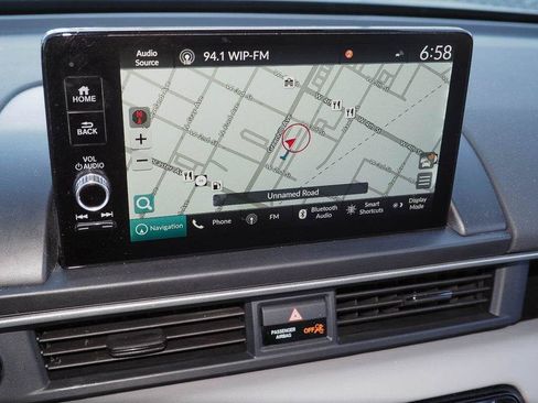 Used 2024 Honda Pilot Touring image 13