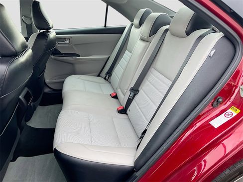 Used 2017 Toyota Camry SE image 22