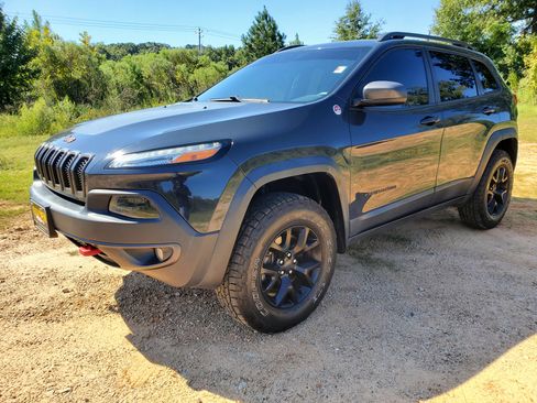 Used 2017 Jeep Cherokee Trailhawk w/ Comfort/Convenience Group image 31