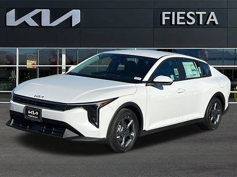 New 2025 Kia K4 LXS image 2